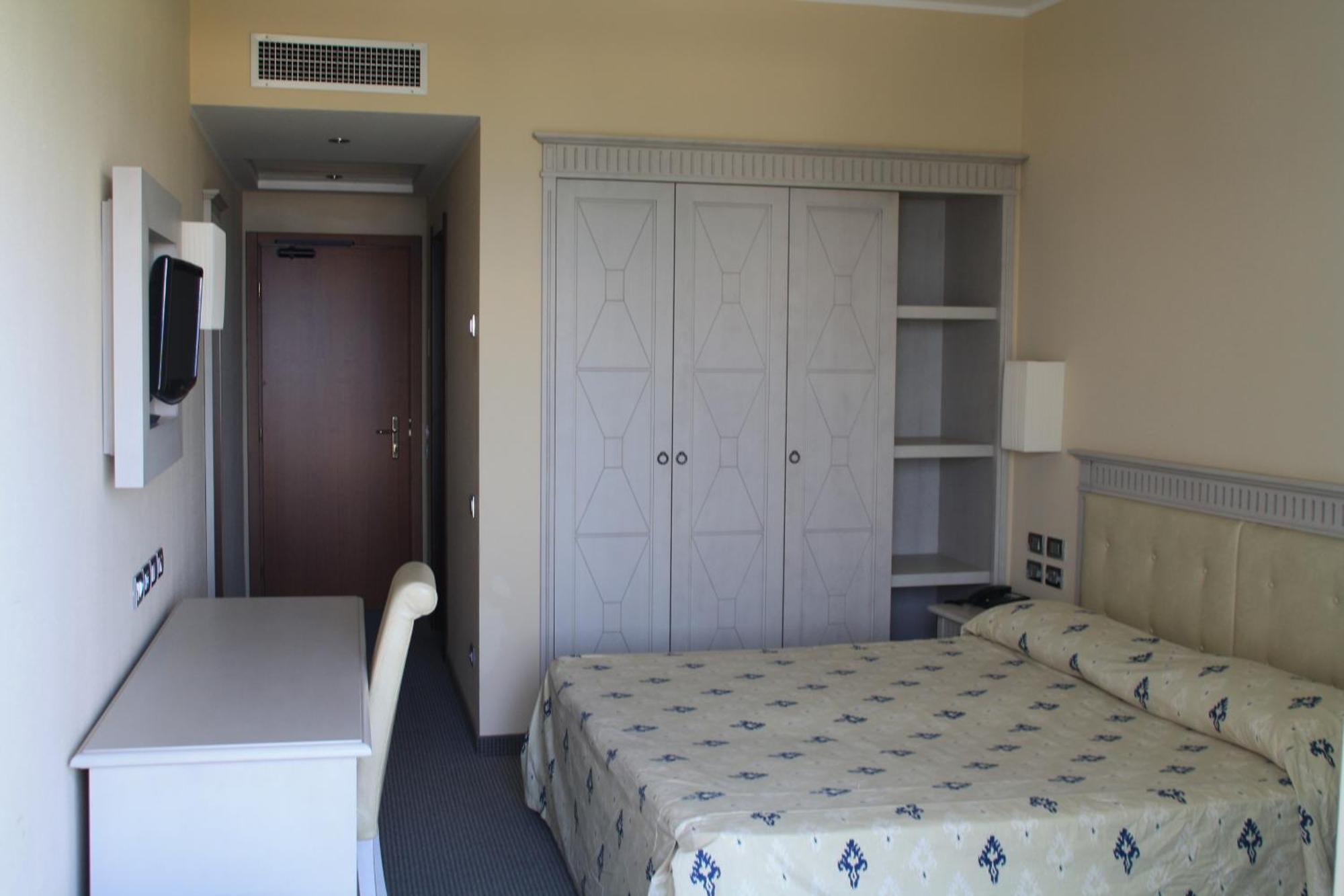 Hotel Villaggio Club Altalia Brancaleone Екстериор снимка