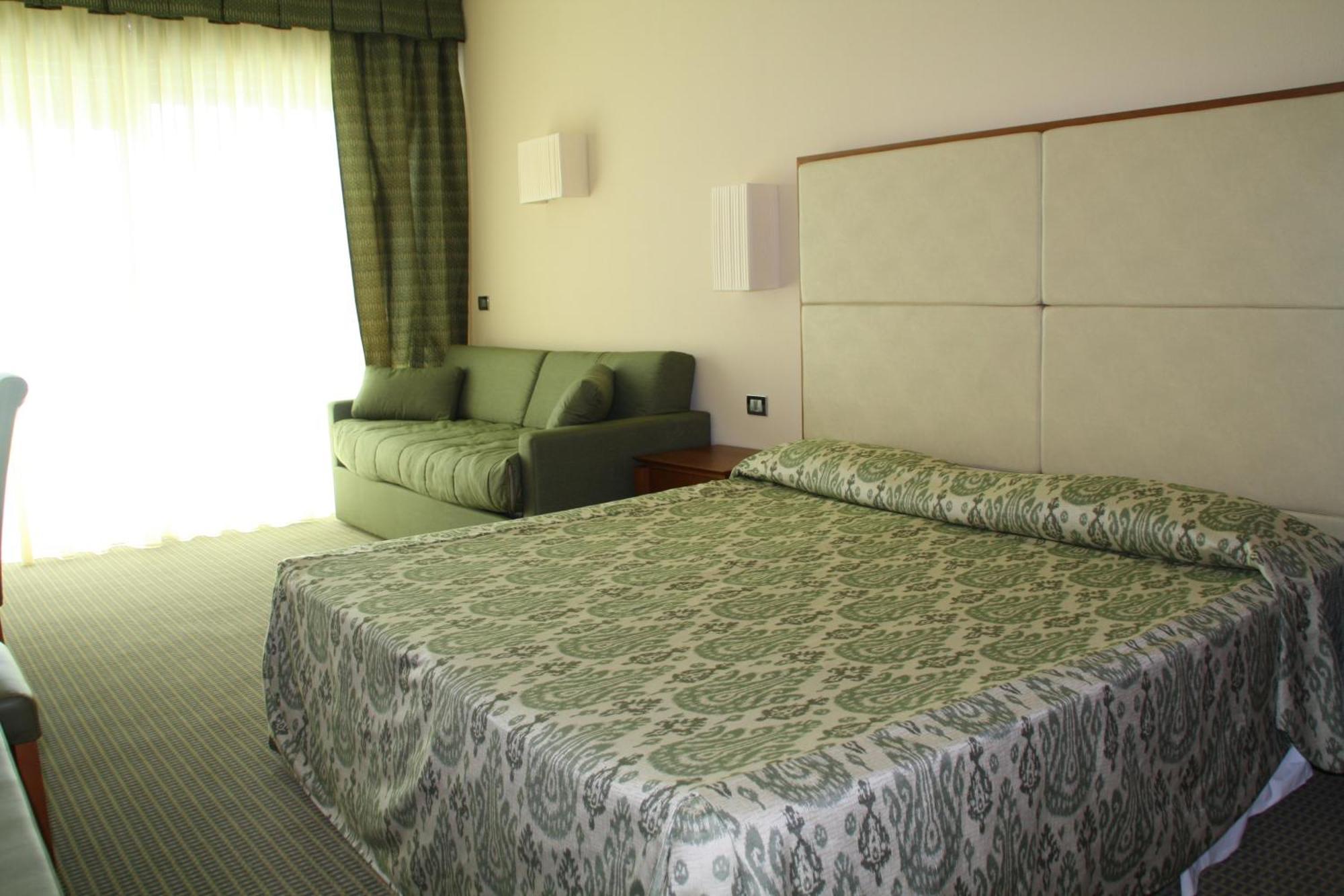 Hotel Villaggio Club Altalia Brancaleone Екстериор снимка