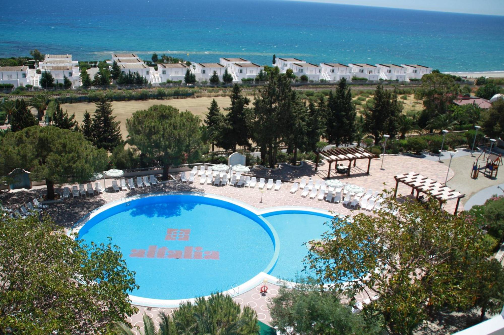 Hotel Villaggio Club Altalia Brancaleone Екстериор снимка