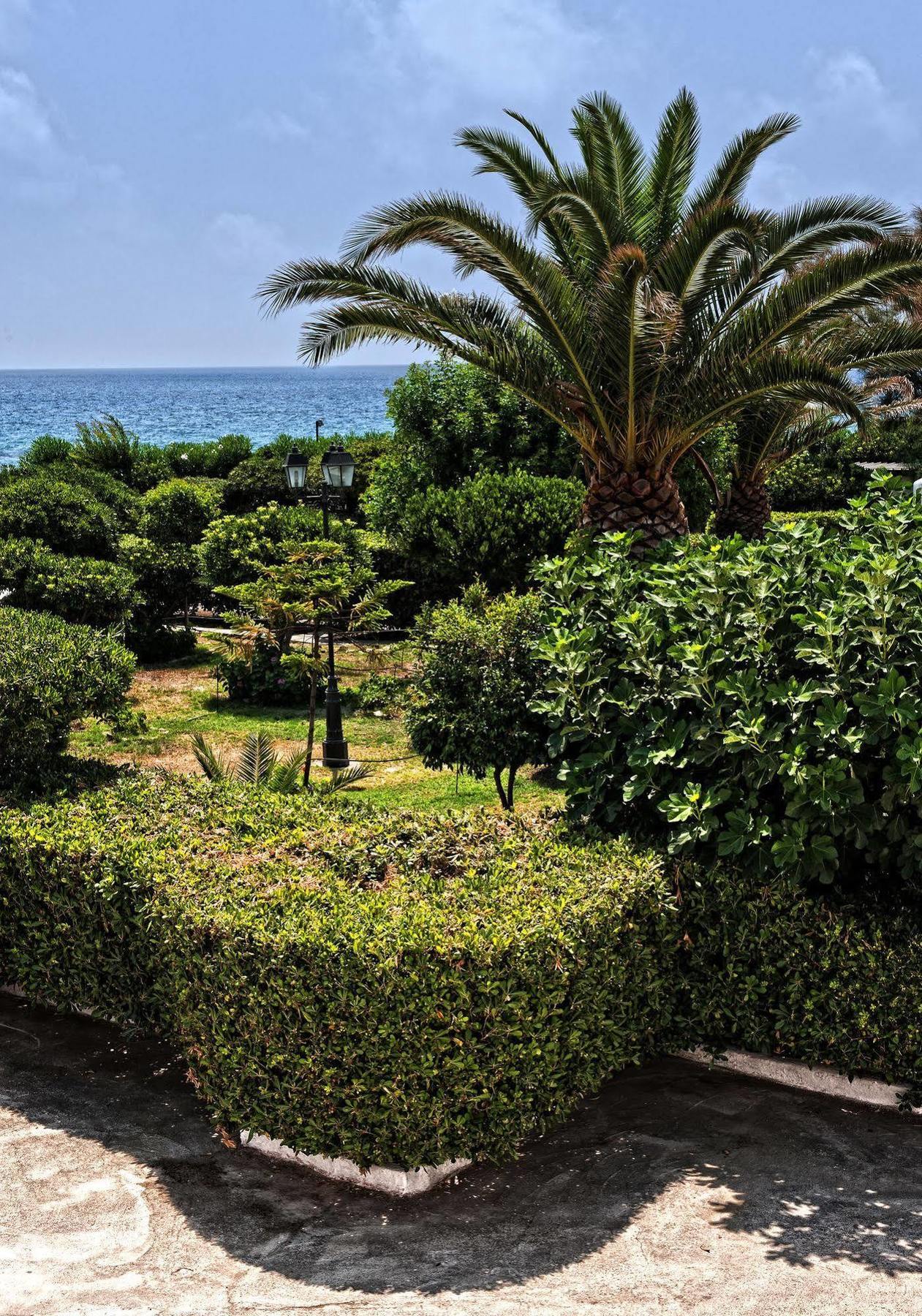 Hotel Villaggio Club Altalia Brancaleone Екстериор снимка