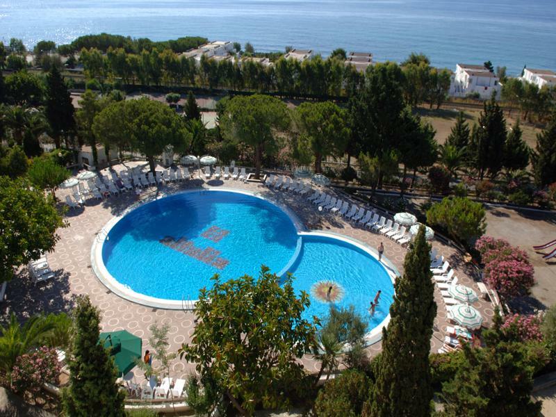 Hotel Villaggio Club Altalia Brancaleone Екстериор снимка