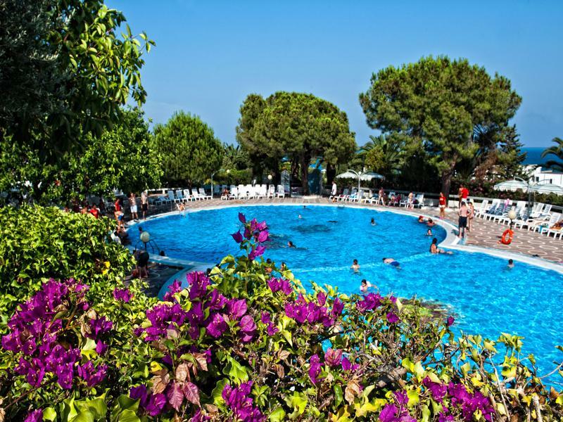 Hotel Villaggio Club Altalia Brancaleone Екстериор снимка